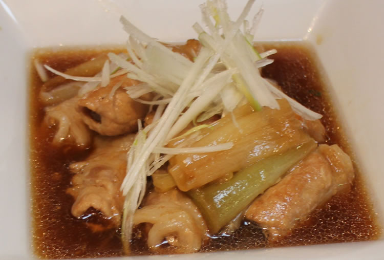 ネギの風味と和豚もちぶたの甘味がGood!ネギ巻きすき焼き風
